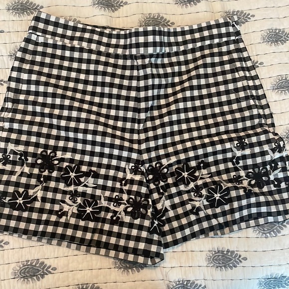 Ann Taylor gingham size 6 shorts - Picture 1 of 1